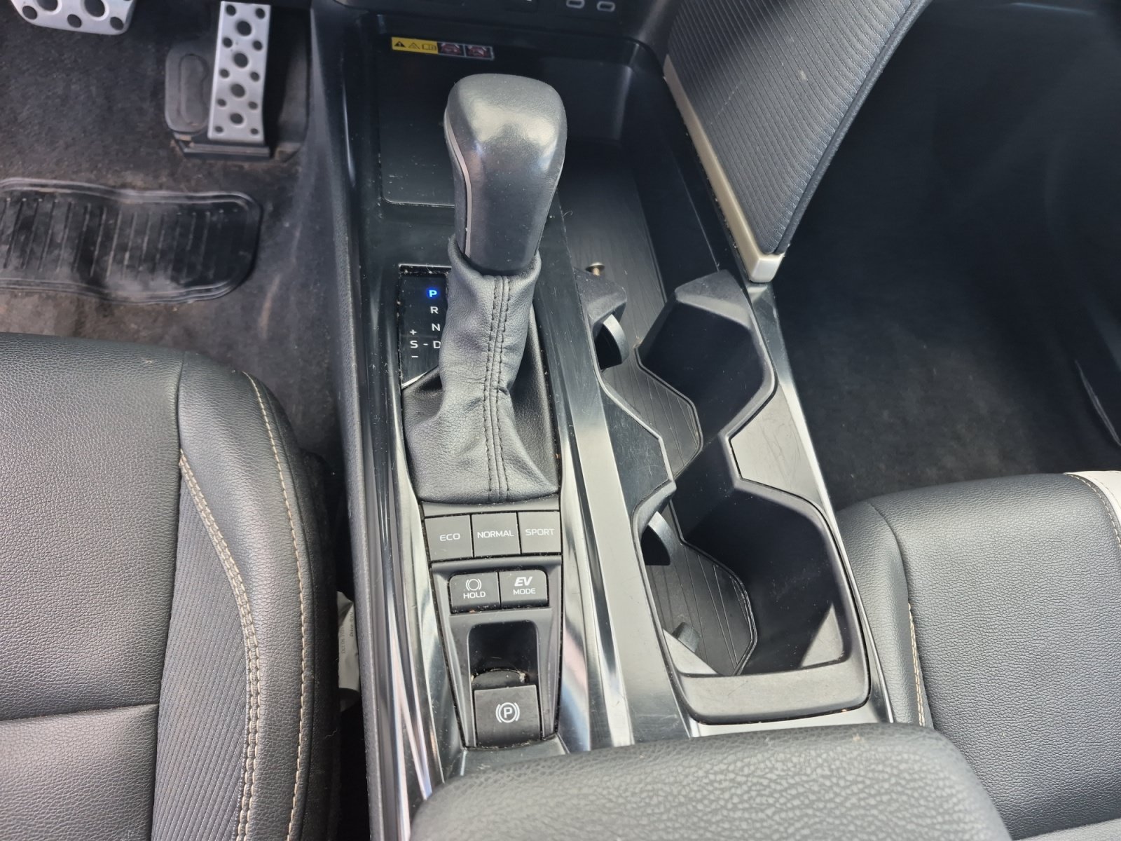 Used 2025 Toyota Camry SE FWD image 12