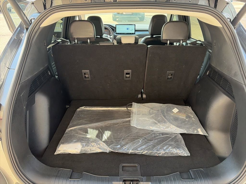 Used 2025 Ford Escape SE image 12