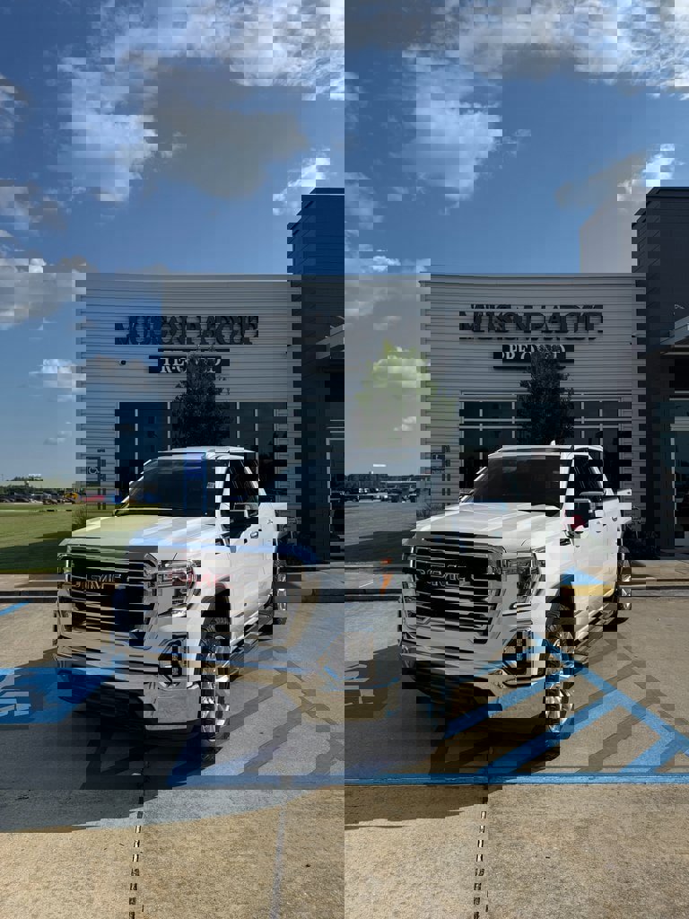 Used 2021 GMC Sierra 1500 SLT image 1