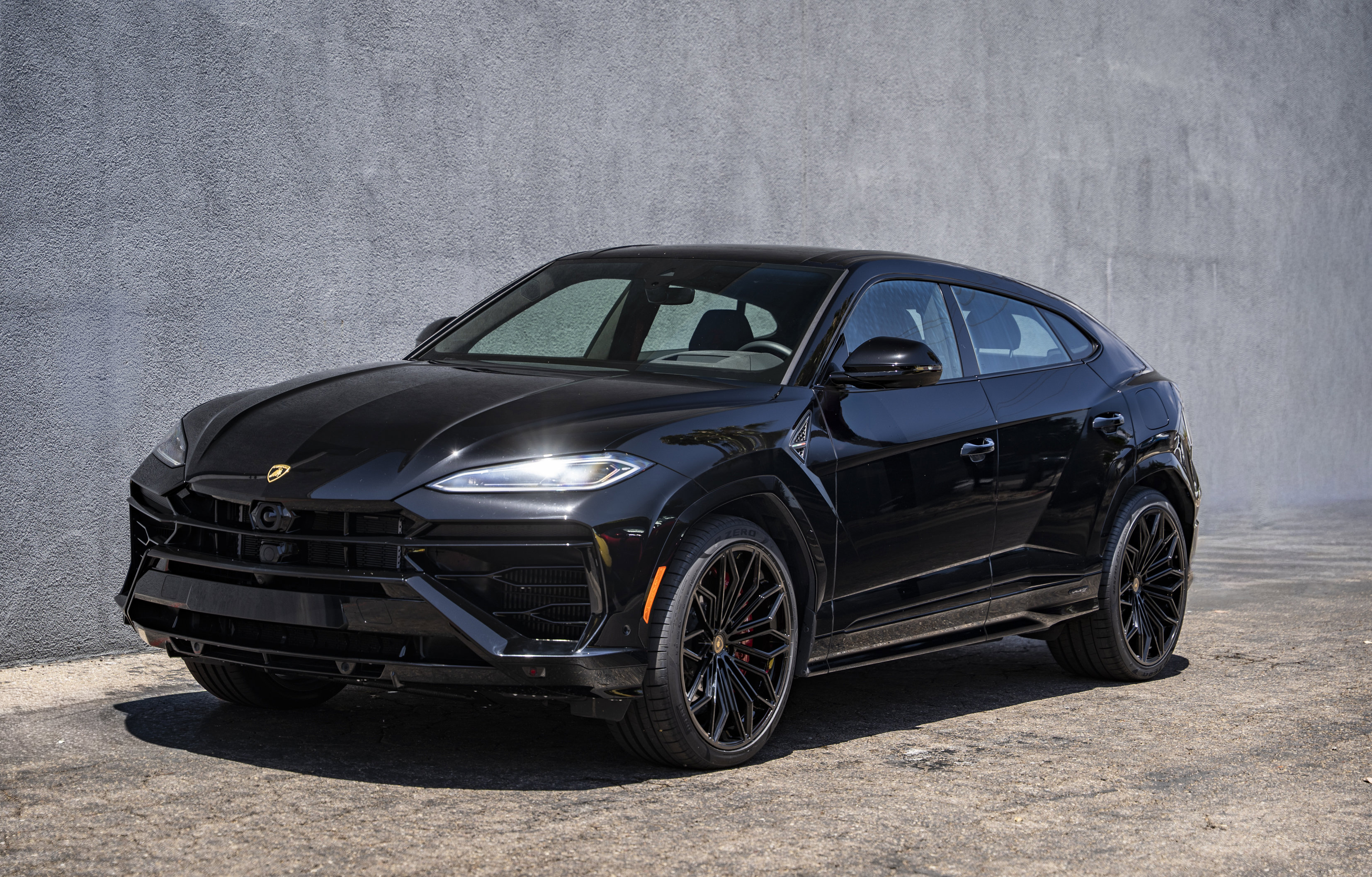 Used 2025 Lamborghini Urus SE AWD/4WD image 1