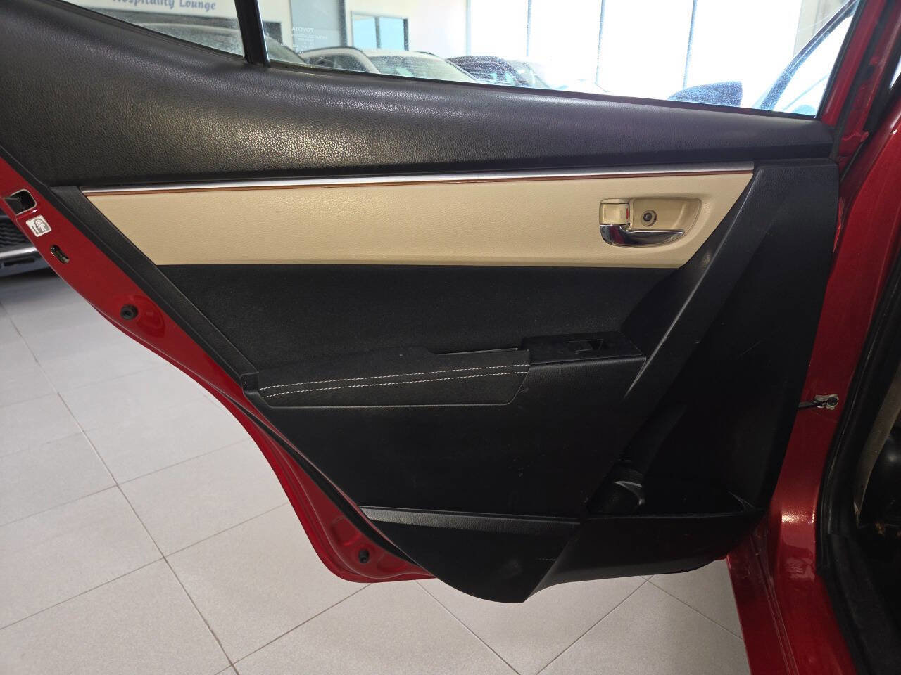 Used 2015 Toyota Corolla LE FWD image 18