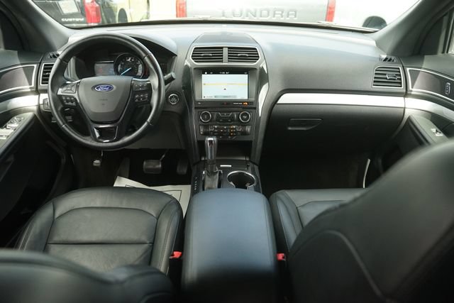 Used 2017 Ford Explorer XLT w/ Equipment Group 202A FWD image 22