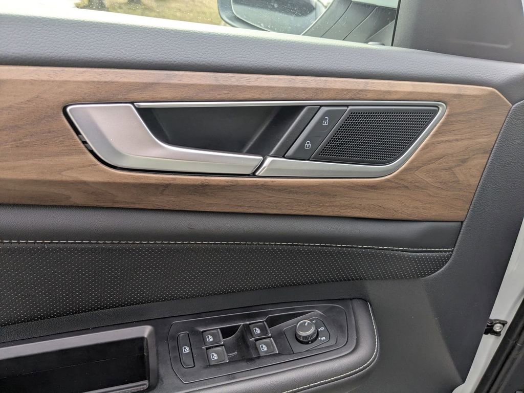 Used 2025 Volkswagen Atlas SE image 22