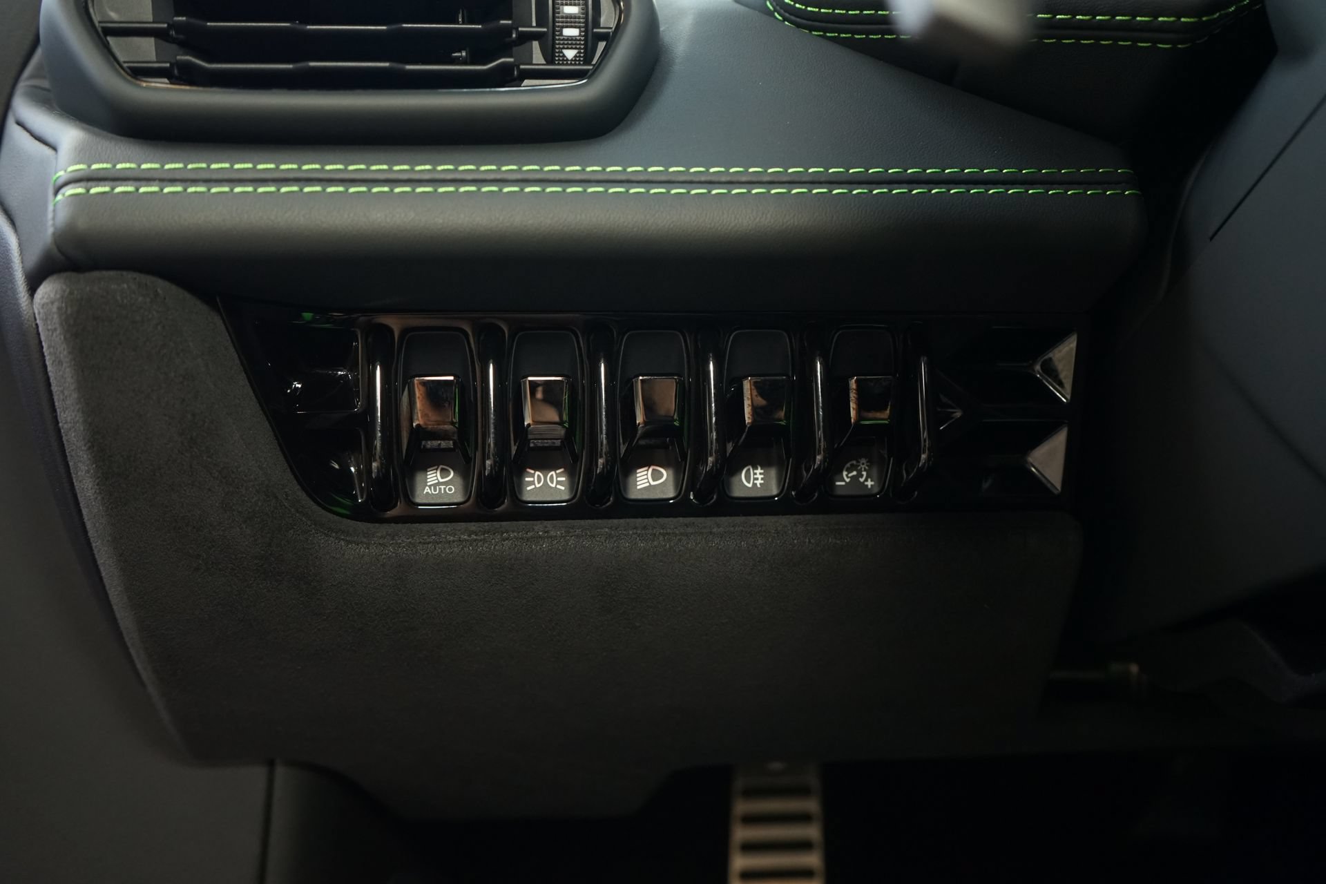 Used 2023 Lamborghini Huracan EVO RWD image 17