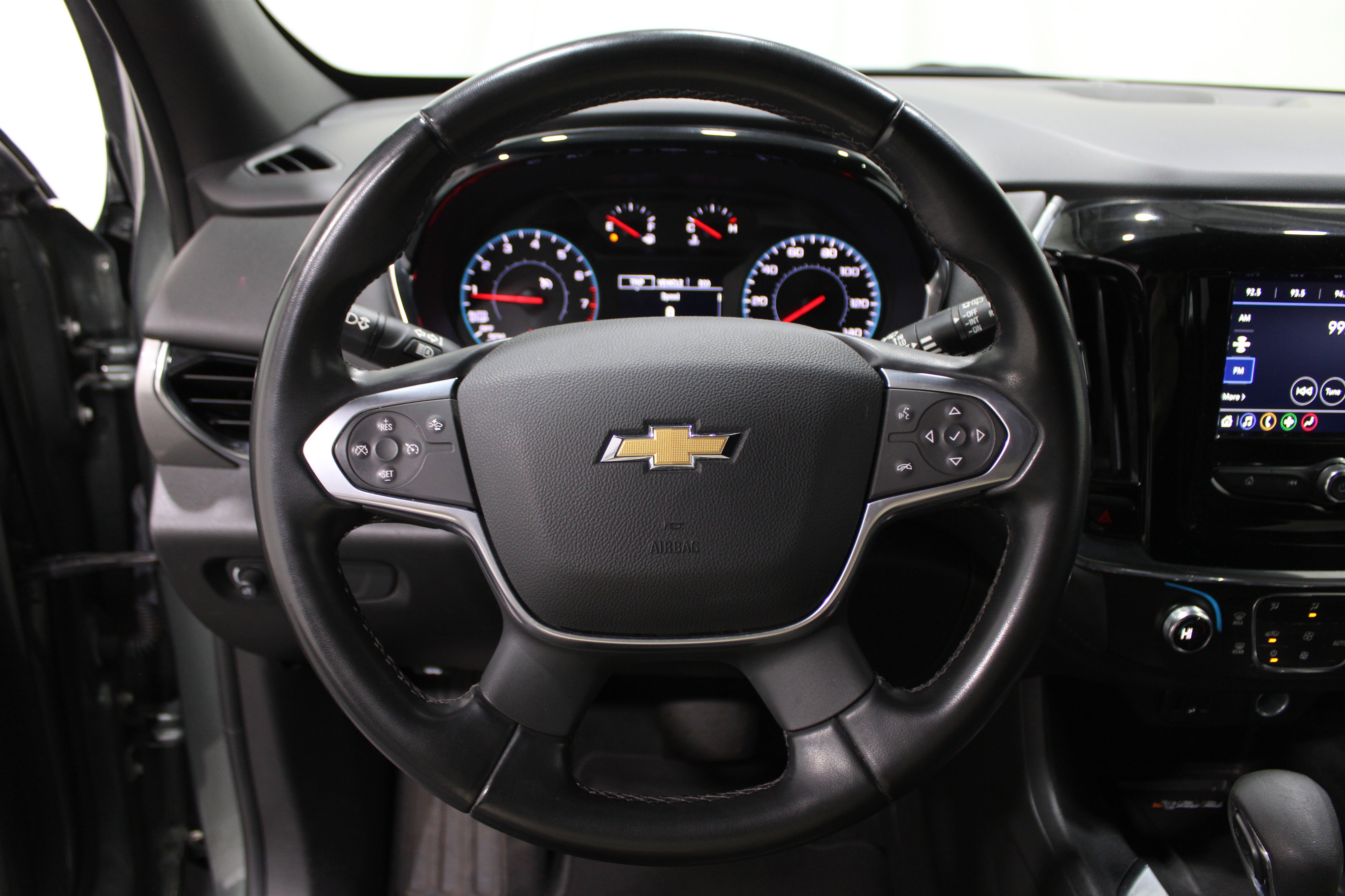 Used 2023 Chevrolet Traverse LT image 10