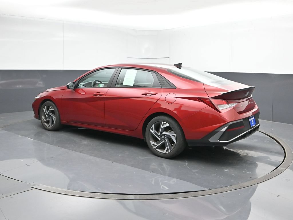 Used 2025 Hyundai Elantra Sport FWD image 3