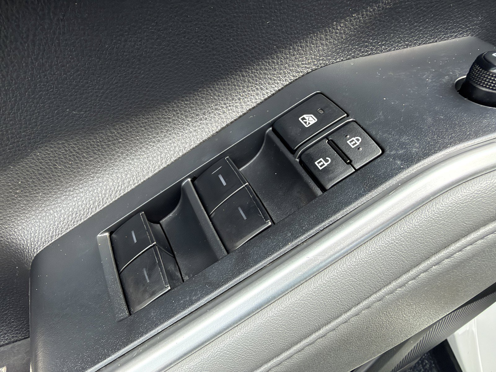 Used 2022 Toyota Highlander L FWD image 19