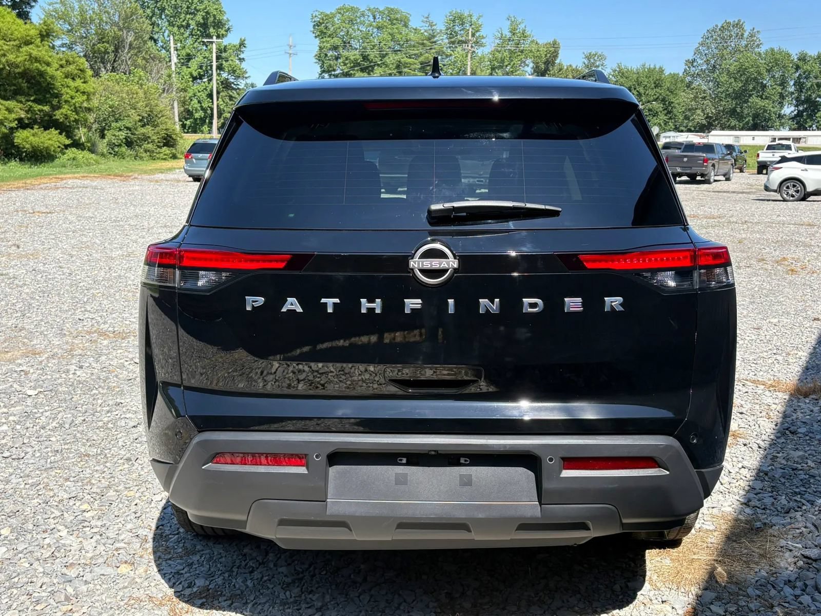 Used 2025 Nissan Pathfinder SV FWD image 8