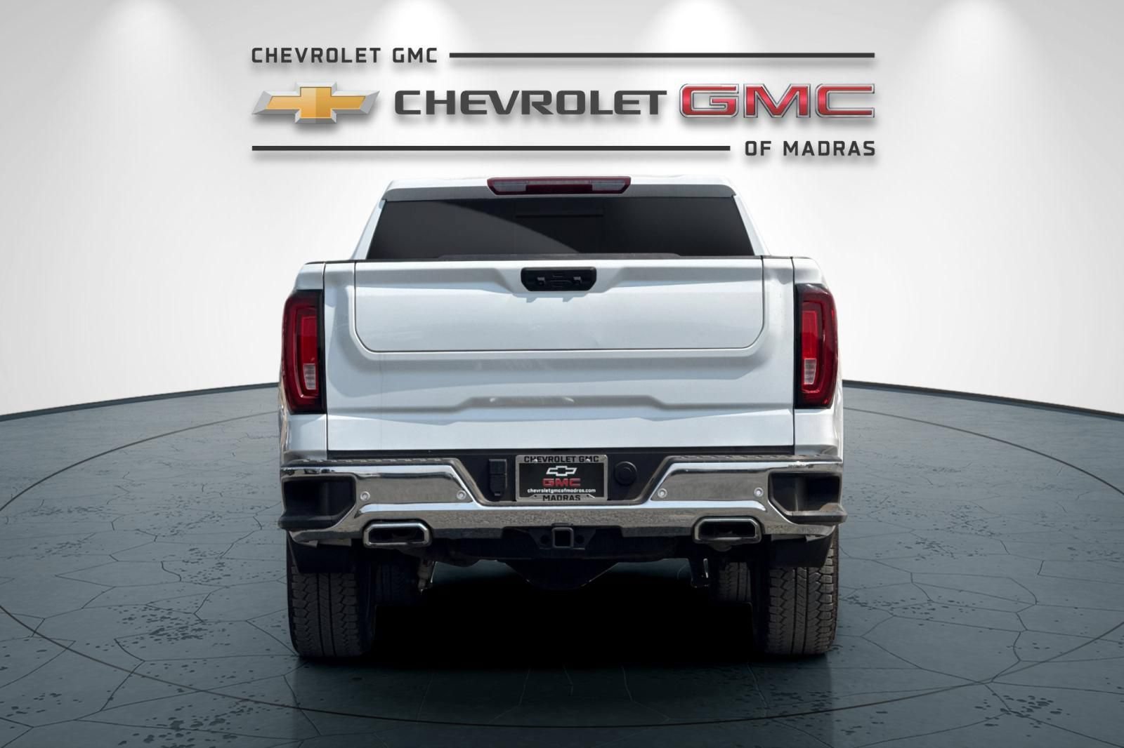 Used 2024 GMC Sierra 1500 SLT w/ SLT Premium Plus Package AWD/4WD image 4