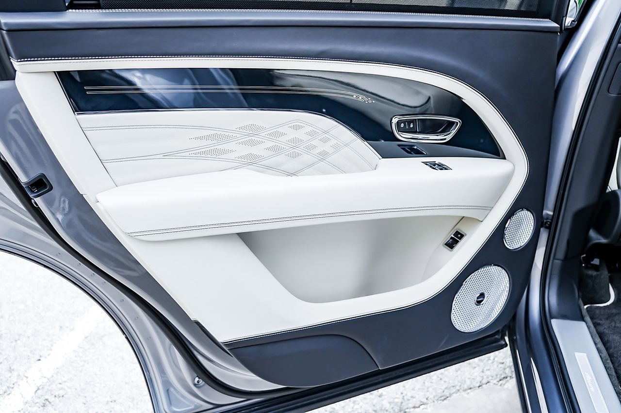 Used 2023 Bentley Bentayga Extended Wheelbase image 36
