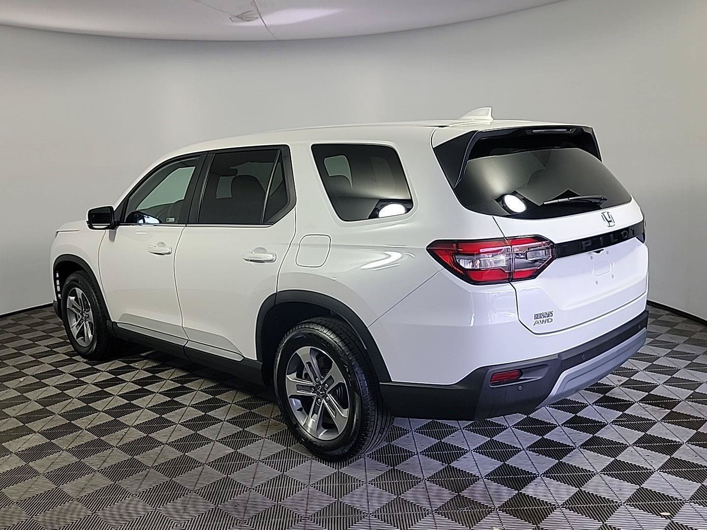 Certified 2025 Honda Pilot EX-L image 8
