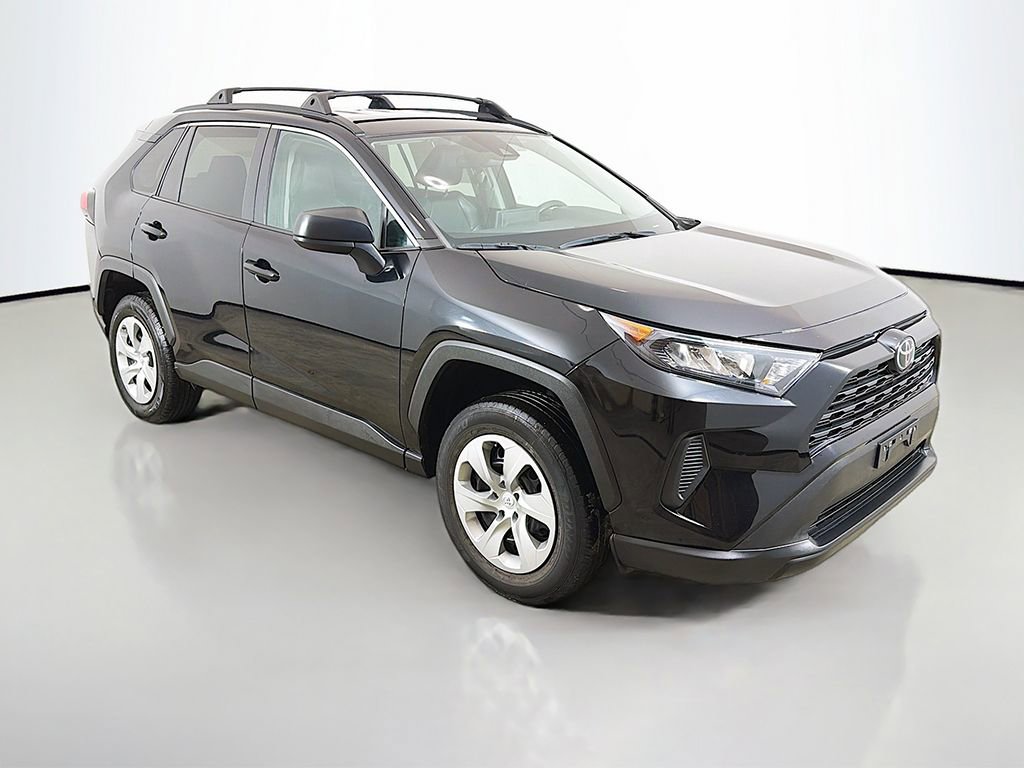 Used 2021 Toyota RAV4 LE image 2