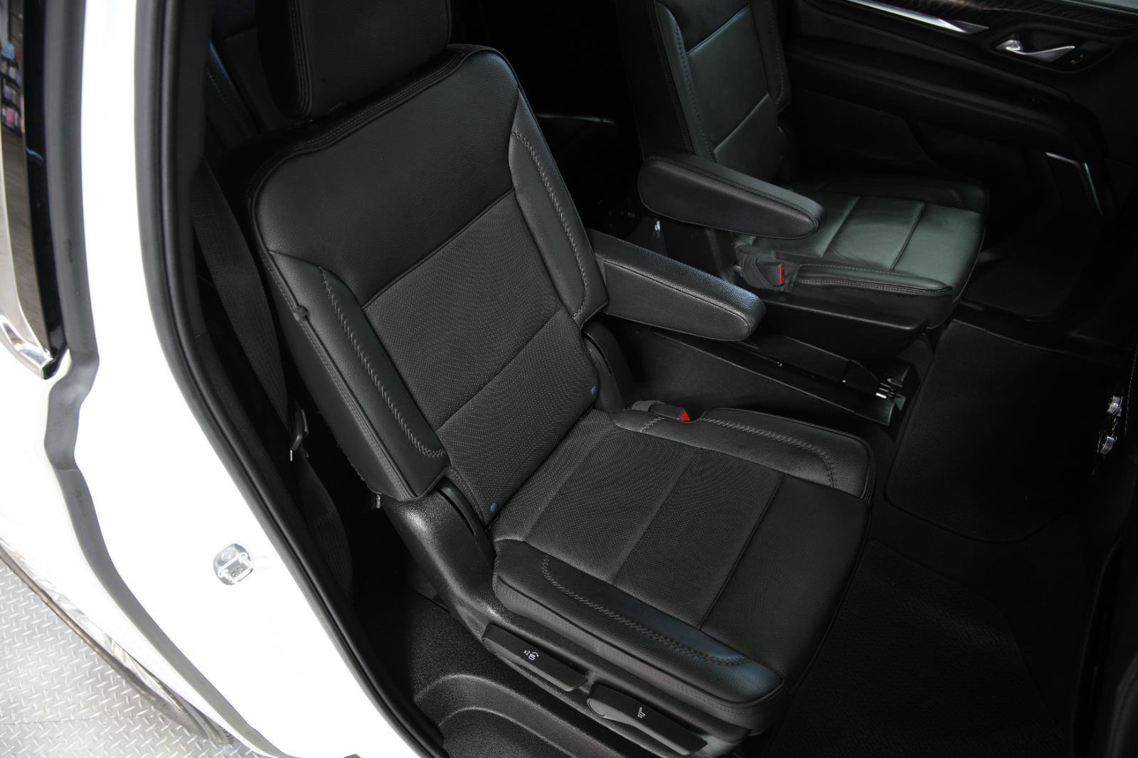 Used 2024 GMC Yukon XL Denali AWD/4WD image 19