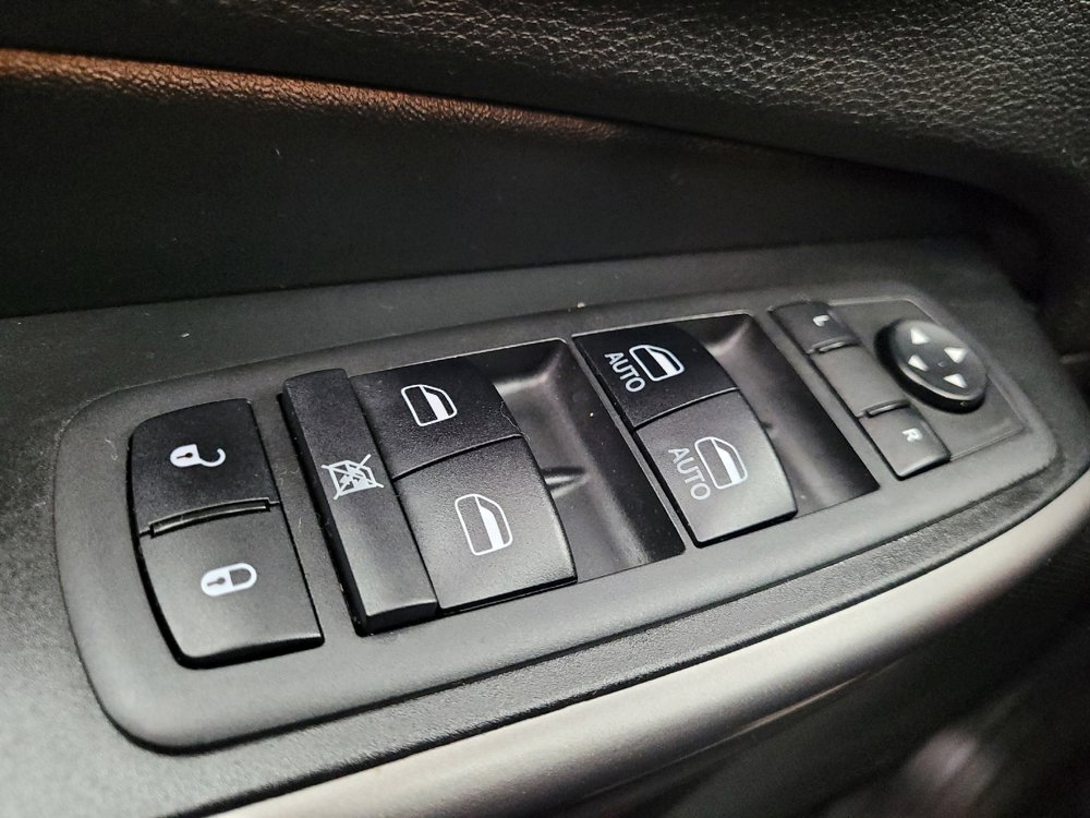 Used 2019 Jeep Cherokee Latitude Plus w/ Comfort/Convenience Group image 27