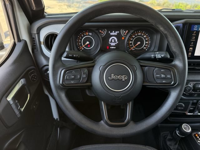 Used 2025 Jeep Gladiator Sport AWD/4WD image 13