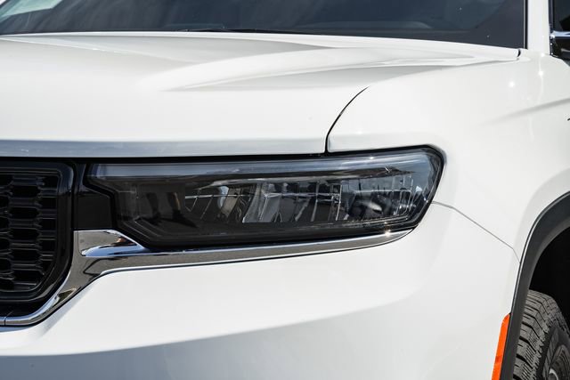 Used 2023 Jeep Grand Cherokee 4WD 4xe w/ Luxury Tech Group II image 13