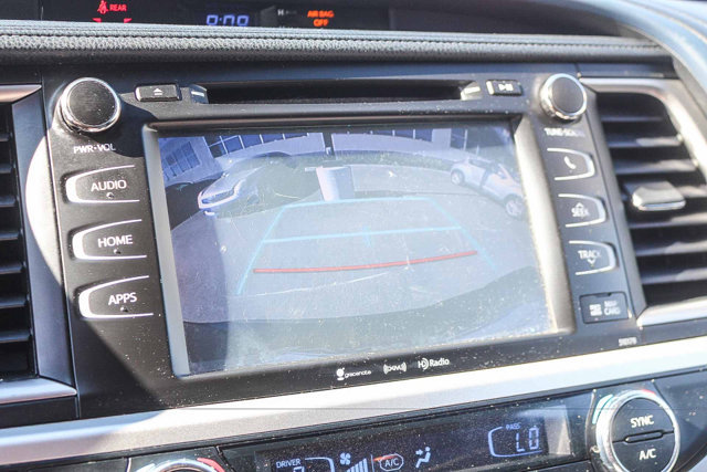 Used 2018 Toyota Highlander XLE w/ Carpet Mat Package (TMS) FWD image 31