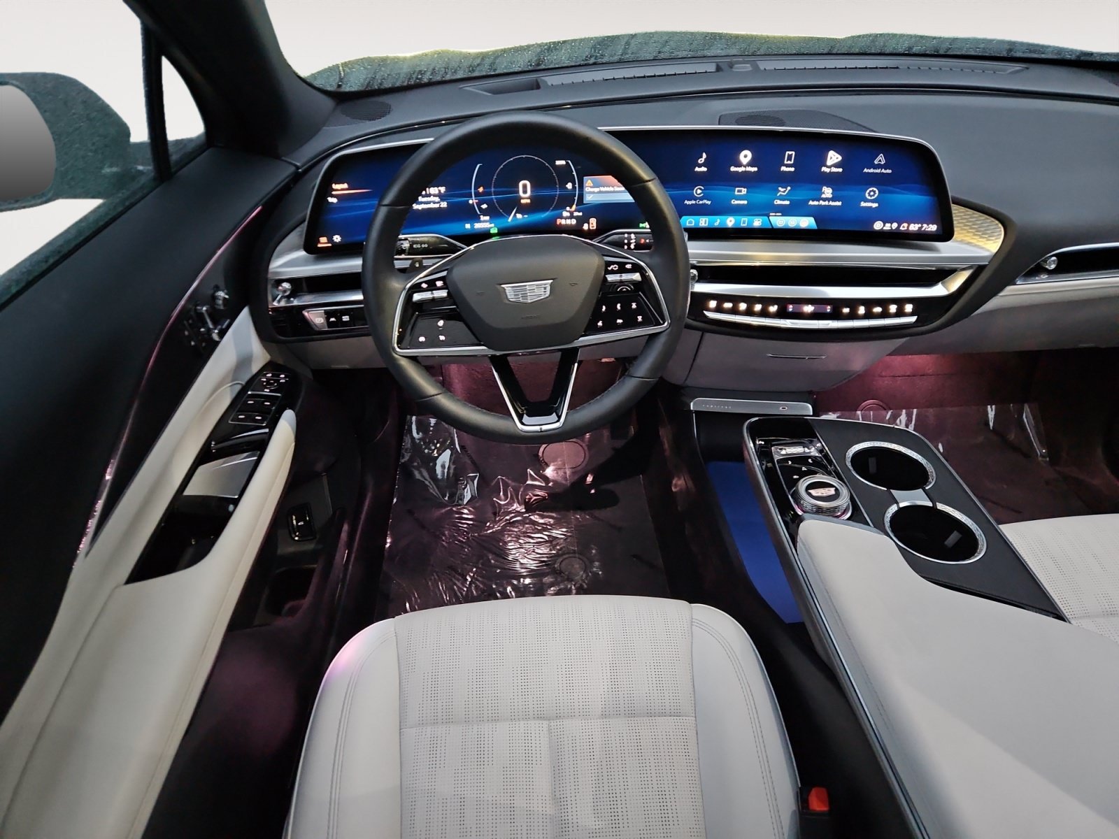 Used 2024 Cadillac Lyriq Luxury w/ LPO, Floor Liner Package AWD/4WD image 10