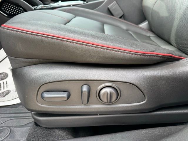 Used 2025 Chevrolet TrailBlazer RS w/ Convenience Package image 12