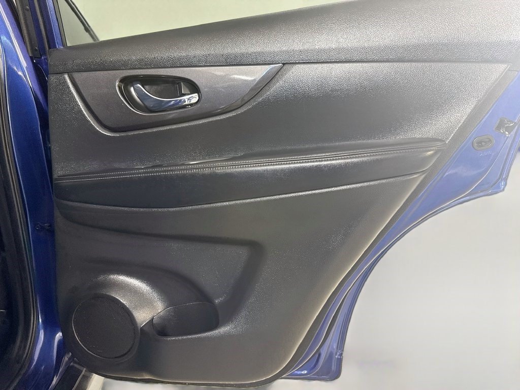 Used 2020 Nissan Rogue SV FWD image 27