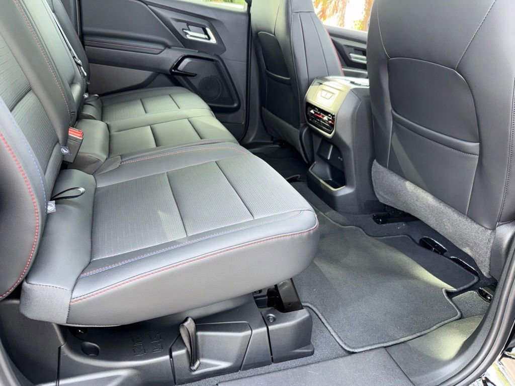 Used 2025 Chevrolet Silverado EV RST AWD/4WD image 33