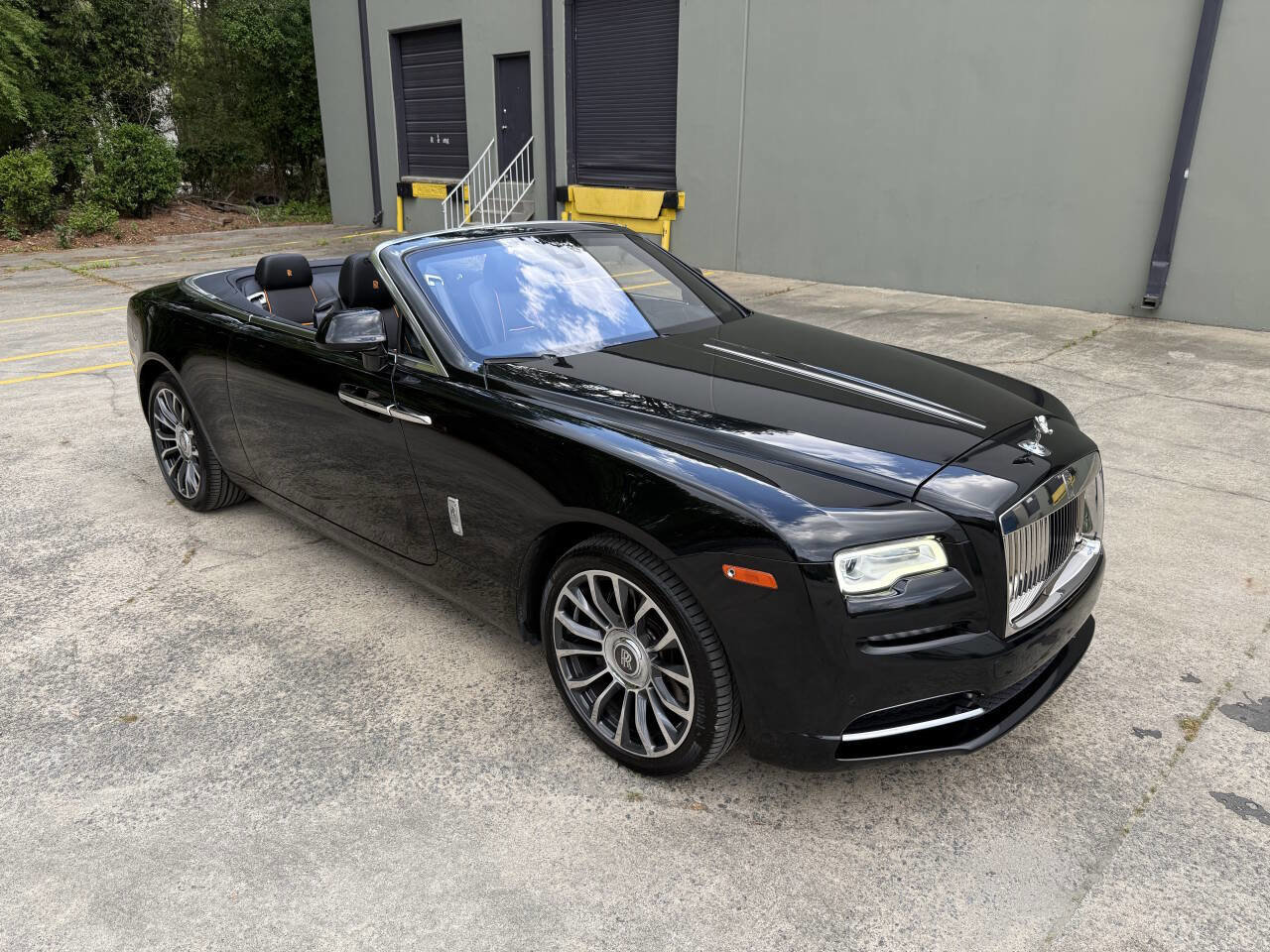Used 2018 Rolls-Royce Dawn image 23