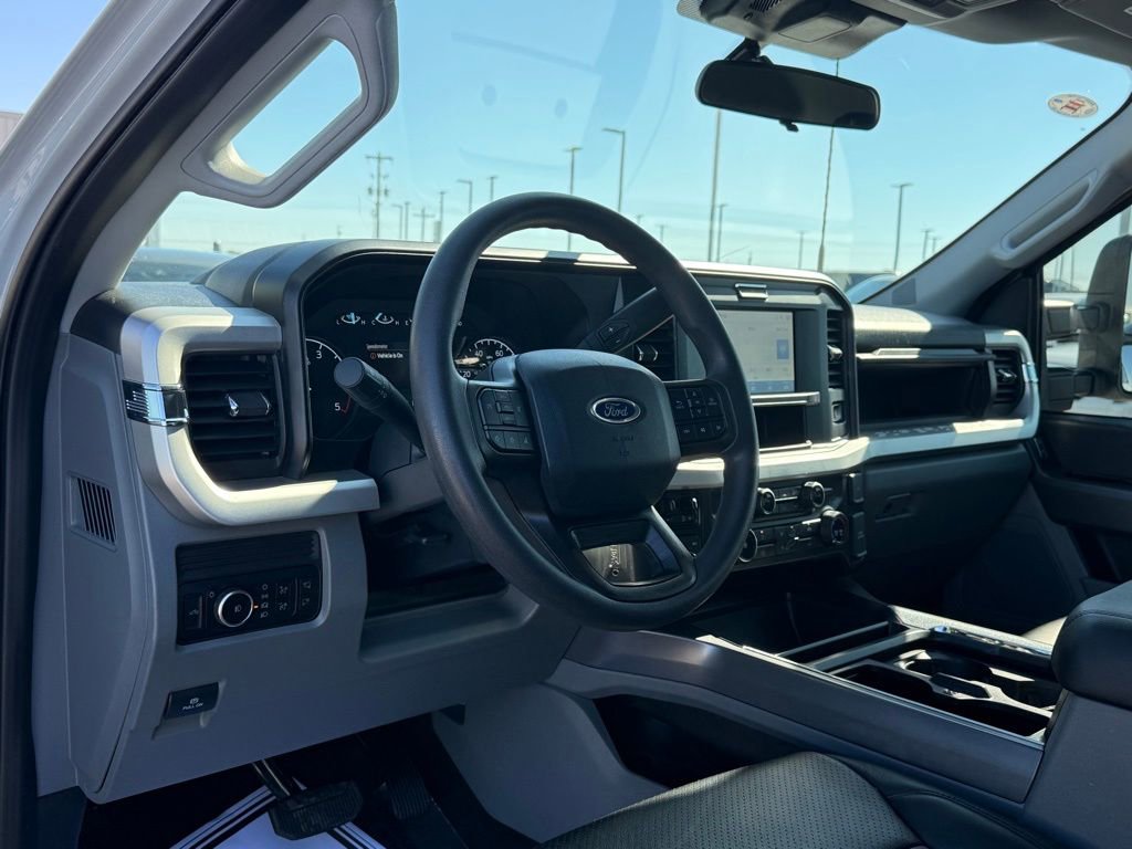 Used 2025 Ford F450 XLT image 4