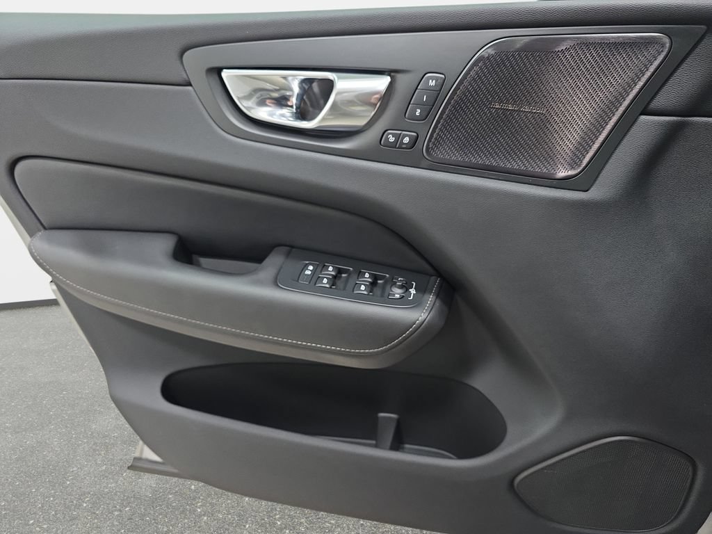 Used 2022 Volvo XC60 B5 Inscription w/ Advanced Package AWD/4WD image 26