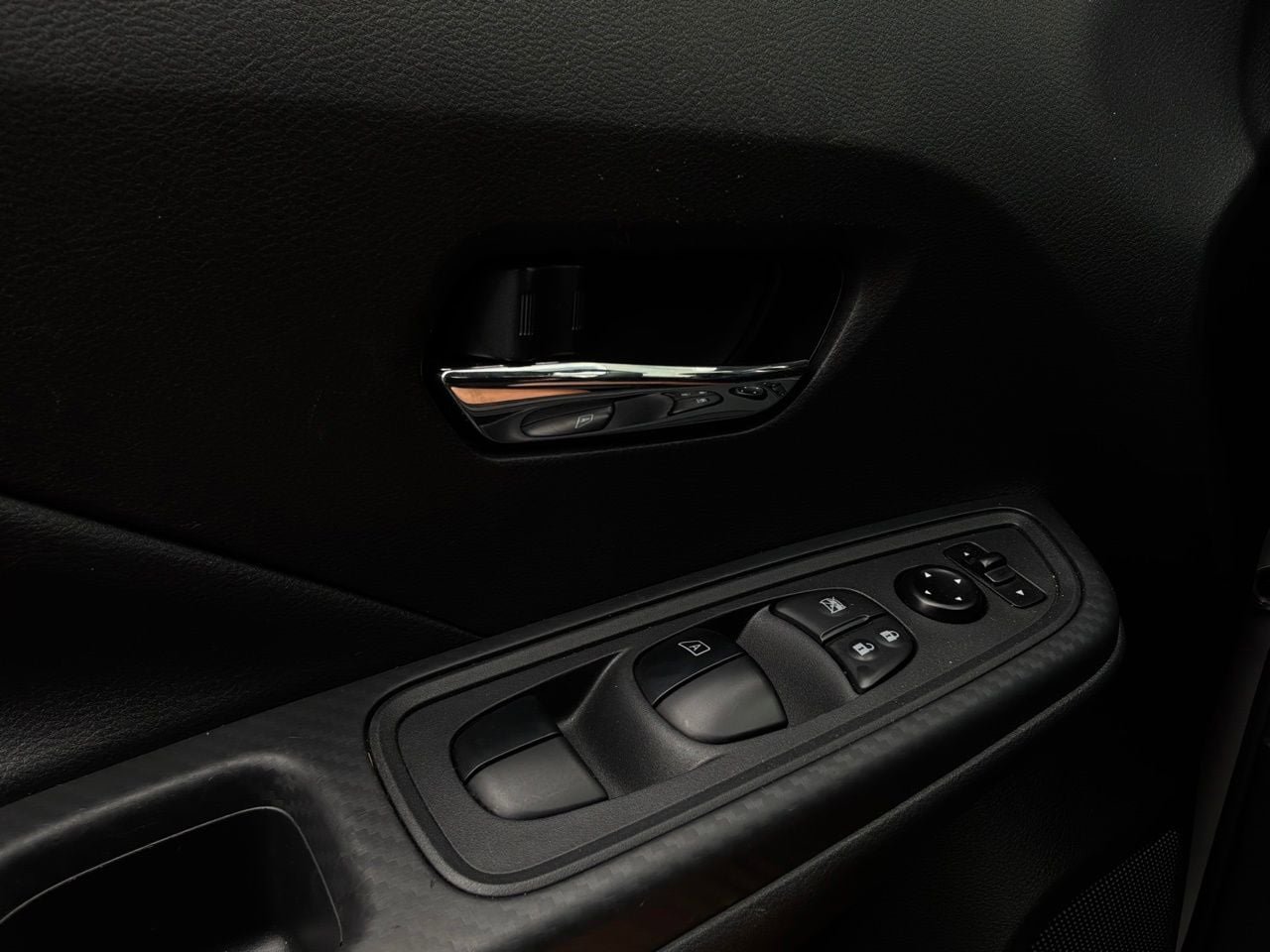 Used 2025 Nissan Versa SV FWD image 20