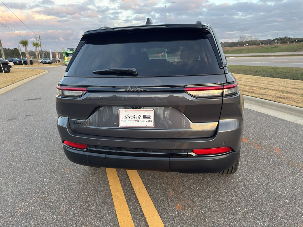 New 2025 Jeep Grand Cherokee Limited AWD/4WD image 9