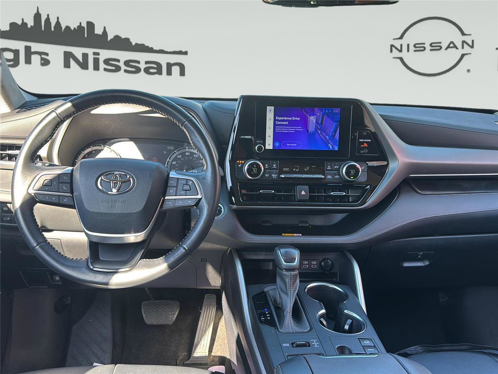 Used 2023 Toyota Highlander XLE AWD/4WD image 24