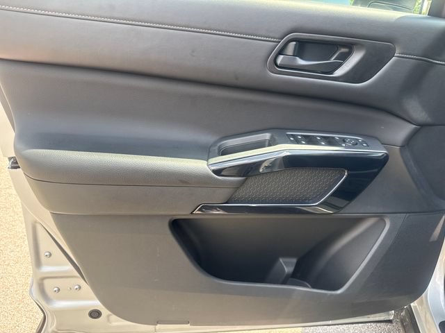 Used 2025 Nissan Pathfinder SV AWD/4WD image 9