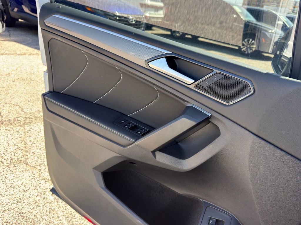 Used 2024 Volkswagen Tiguan SE R-Line image 23