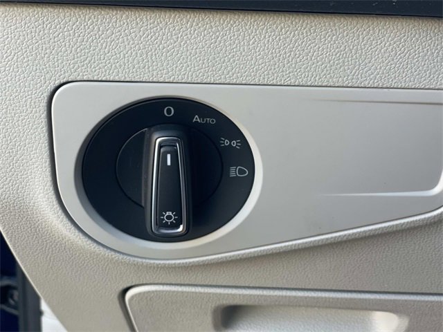 Used 2022 Volkswagen Tiguan SE image 17