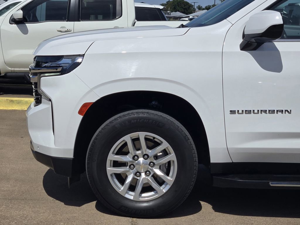 Used 2023 Chevrolet Suburban LT image 6