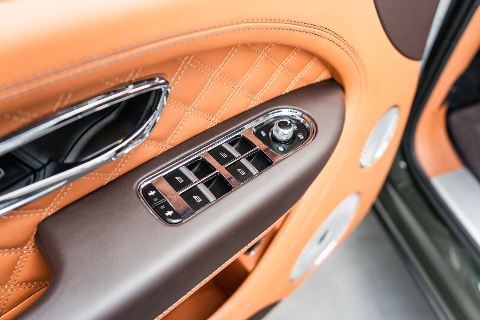 Certified 2022 Bentley Bentayga AWD/4WD image 25