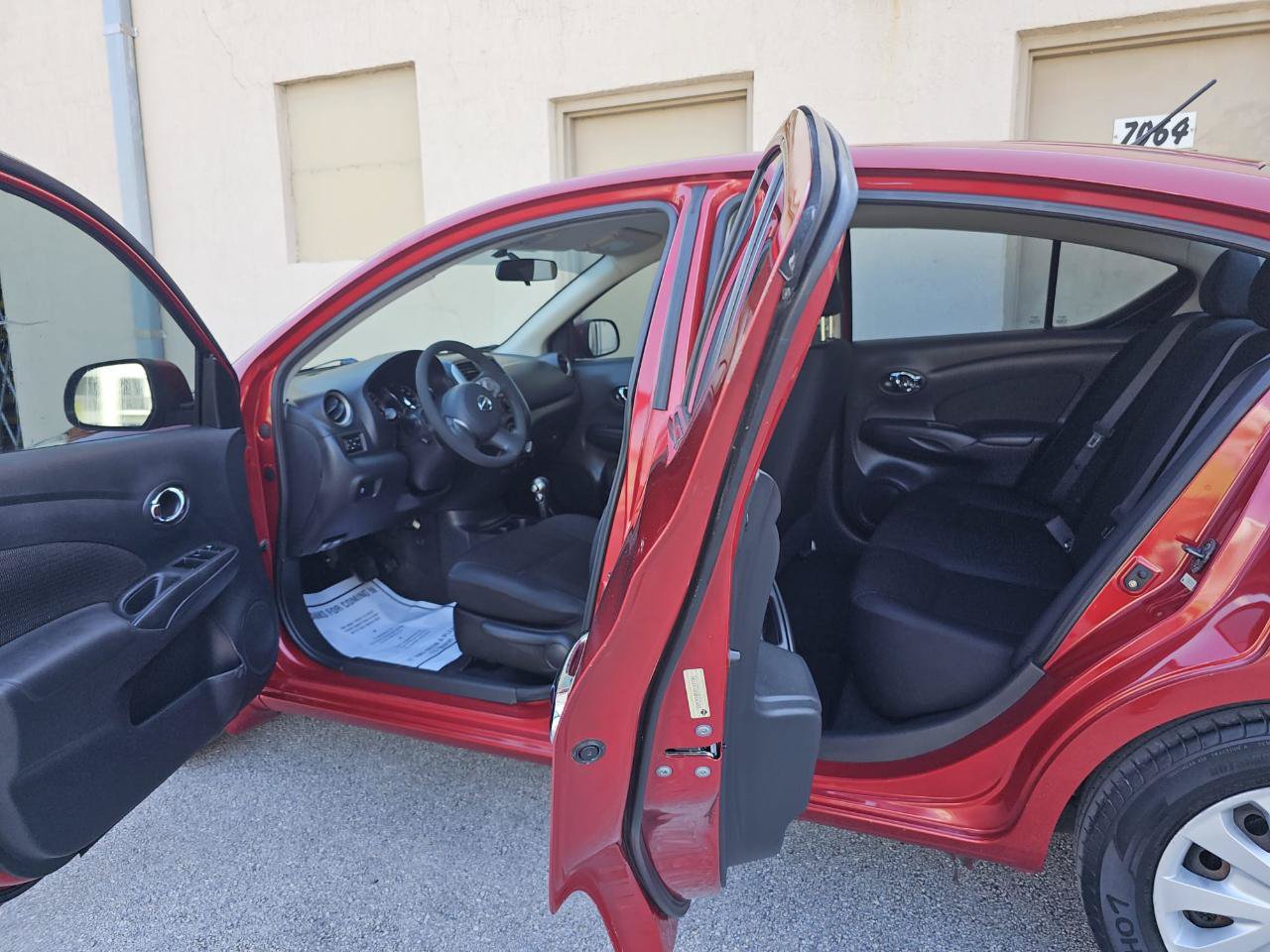 Used 2013 Nissan Versa SV FWD image 22