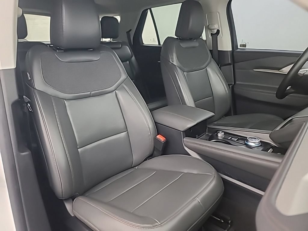 Used 2025 Ford Explorer Active w/ Active Comfort Package AWD/4WD image 16