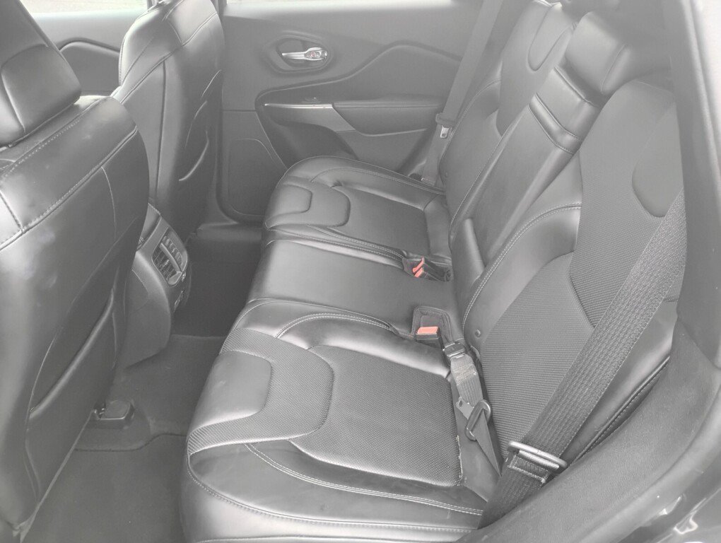 Used 2019 Jeep Cherokee Limited AWD/4WD image 11