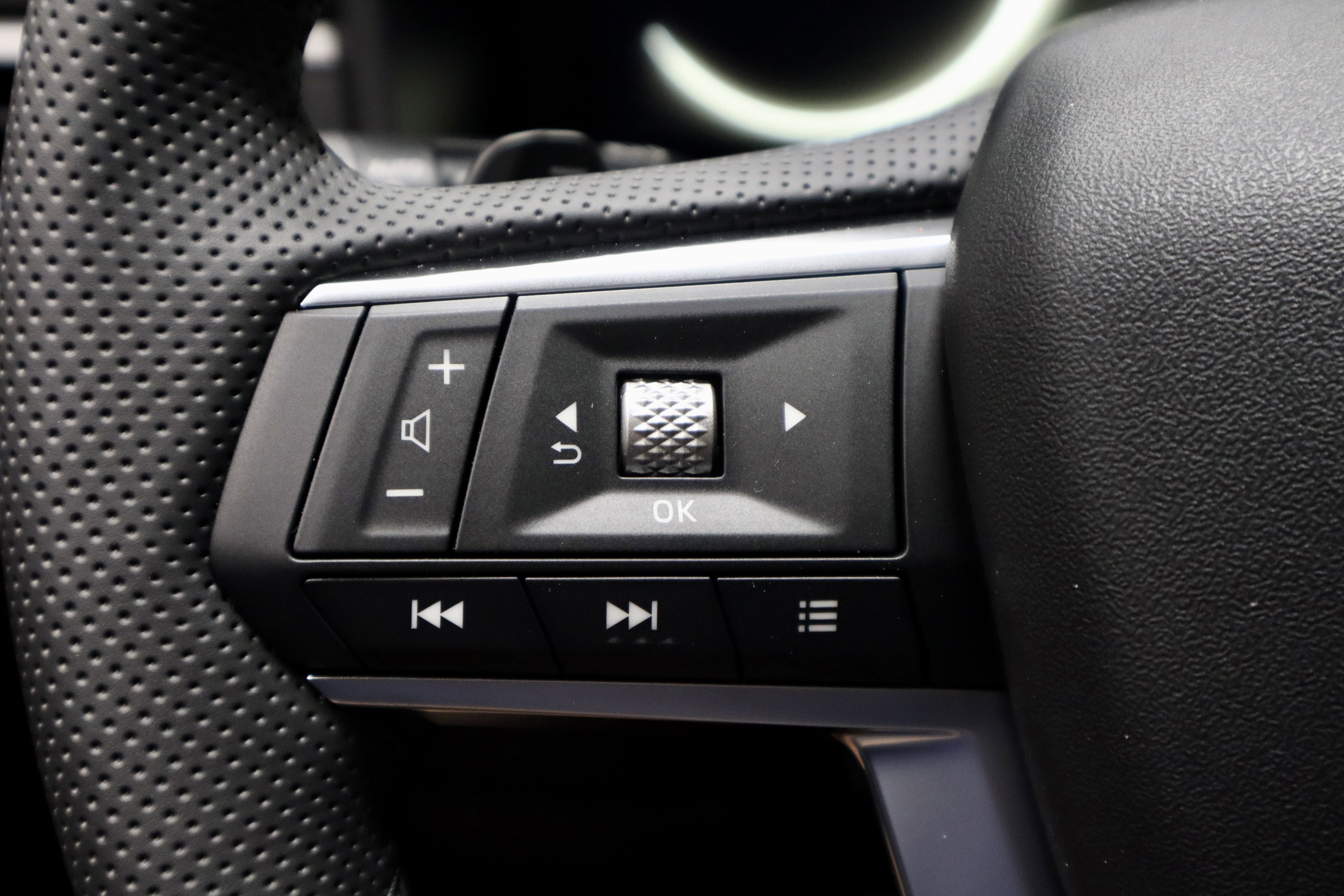 New 2025 Mitsubishi Outlander SE image 19