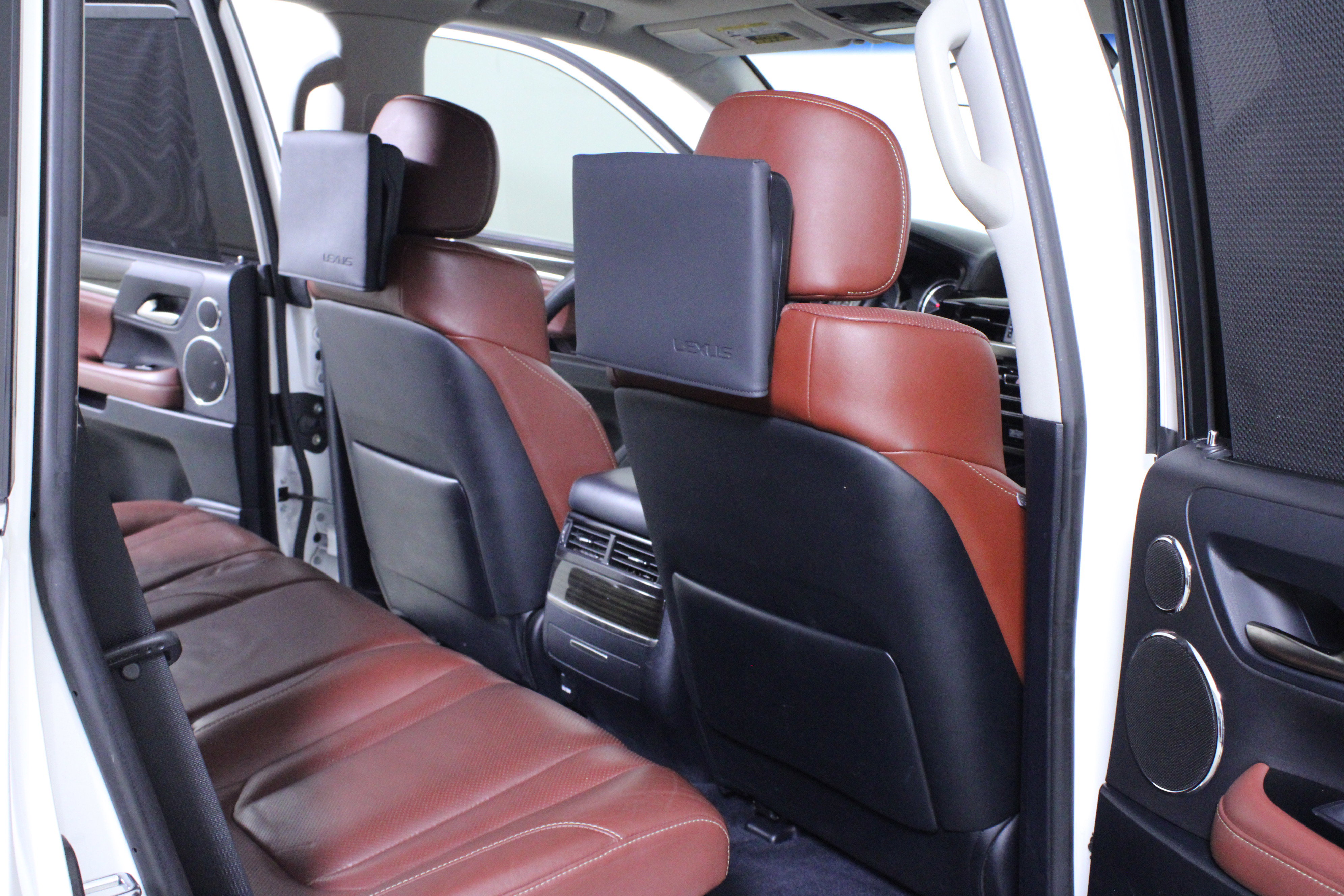 Used 2017 Lexus LX 570 4WD w/ Luxury Package image 13