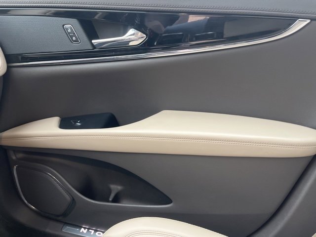 Used 2023 Lincoln Nautilus Reserve image 16