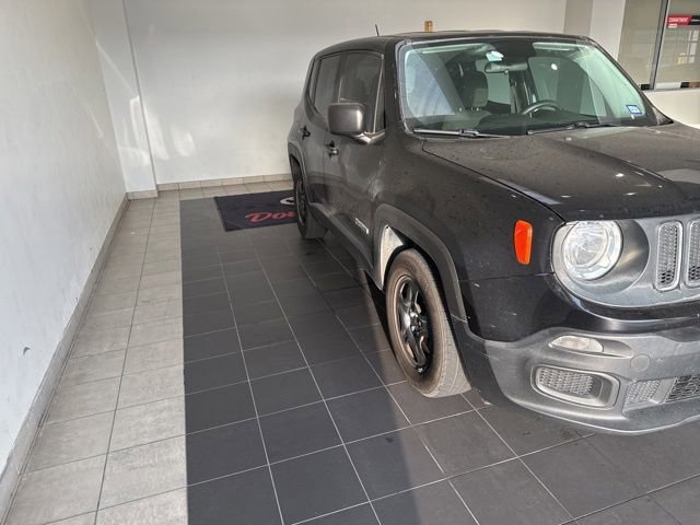 Used 2017 Jeep Renegade Sport w/ Power & Air Group FWD image 4