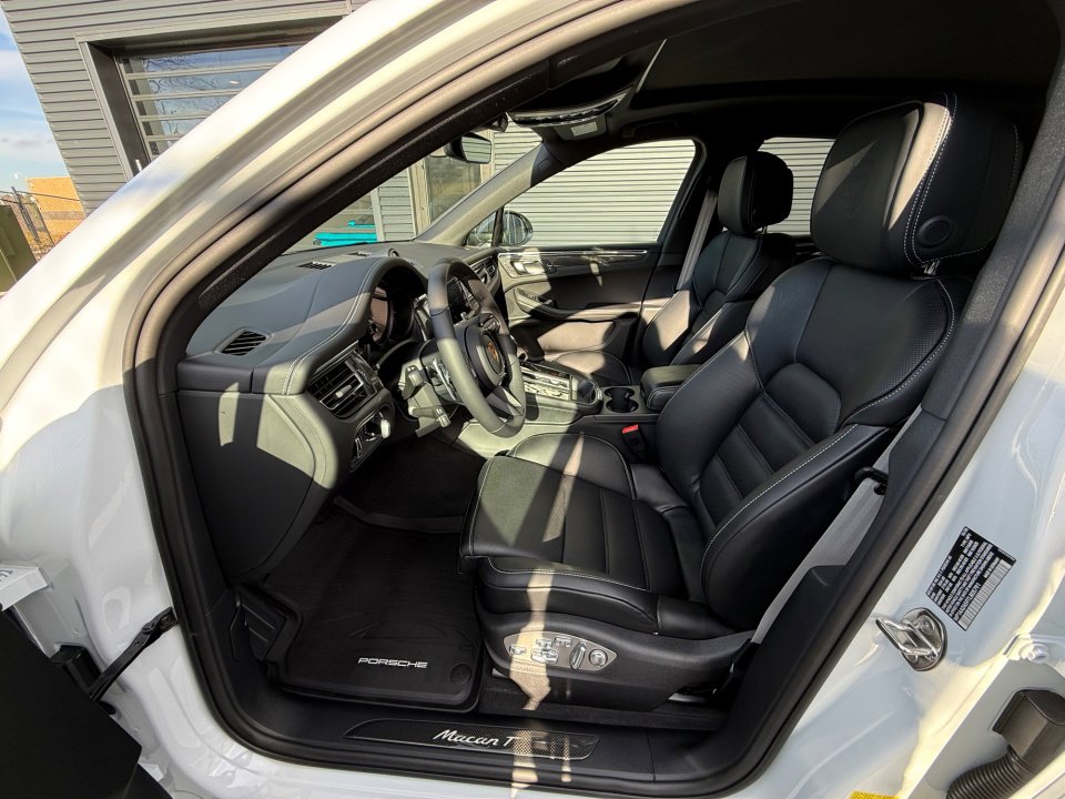 New 2026 Porsche Macan Turbo image 5