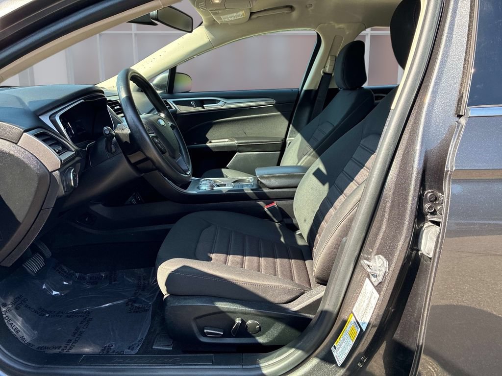 Used 2020 Ford Fusion SE FWD image 29