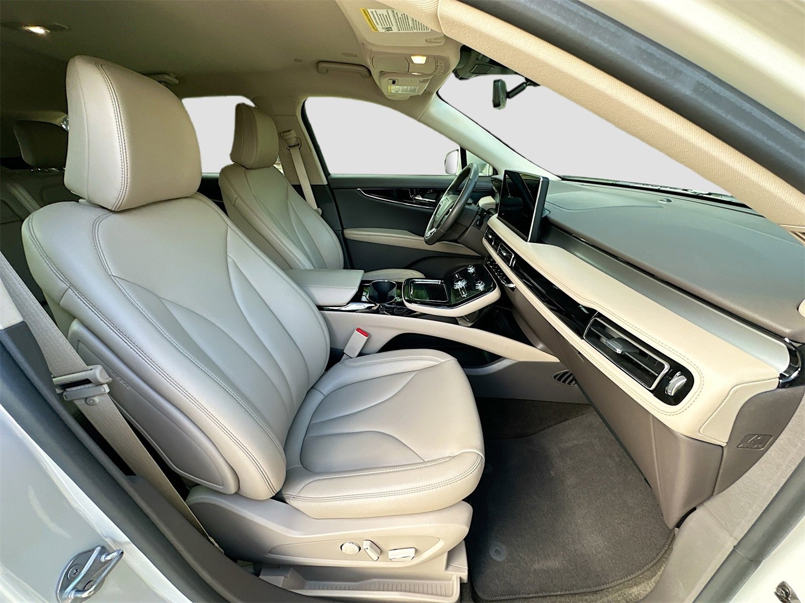 Used 2023 Lincoln Nautilus AWD w/ Premium Package image 28