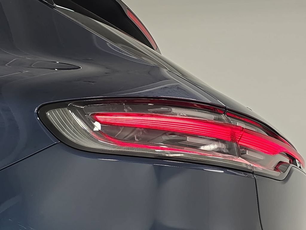 Certified 2019 Porsche Macan AWD/4WD image 30