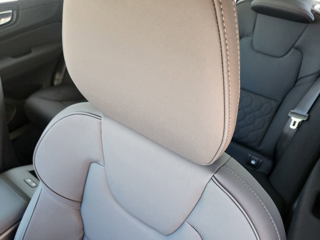 New 2026 Volvo XC60 T8 Plus w/ Protection Package Premier image 5