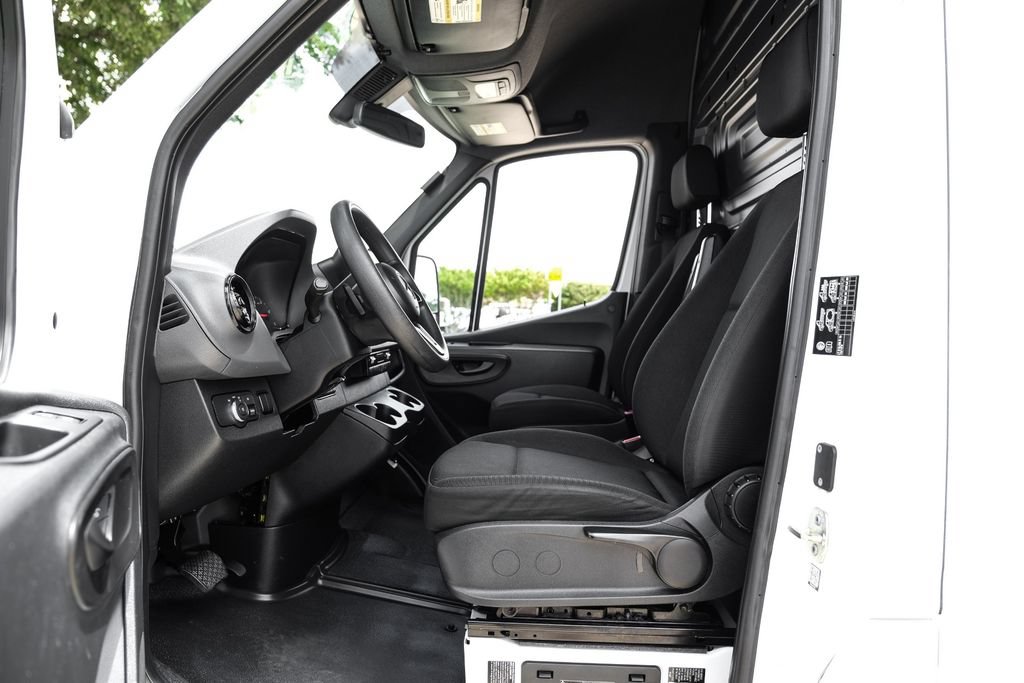 Used 2019 Mercedes-Benz Sprinter 170 Cargo image 3