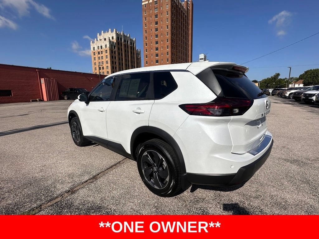 Certified 2025 Nissan Rogue SV FWD image 3